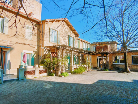 6 Bedroom Villa/House in Avignon 9